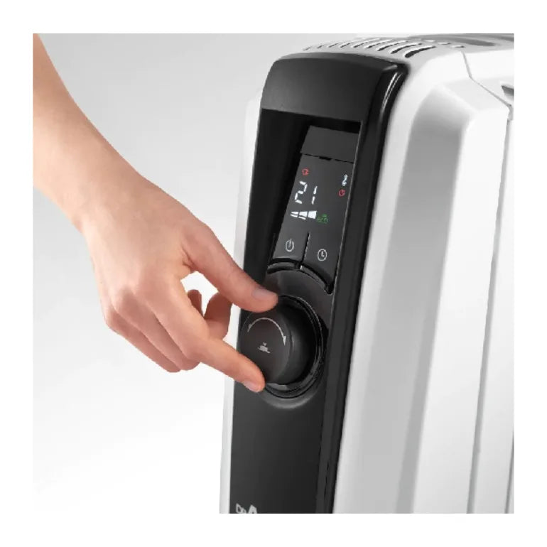 De'Longhi TRDX41025E / 0110010006, hand turning the dial beside the digital display