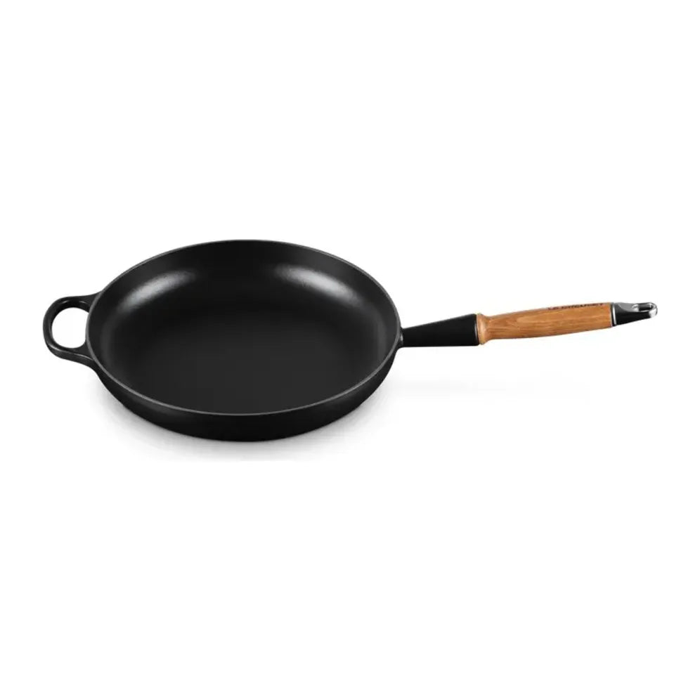 Le Creuset 20258280000422, three-quarter view showing the shallow inside of the pan