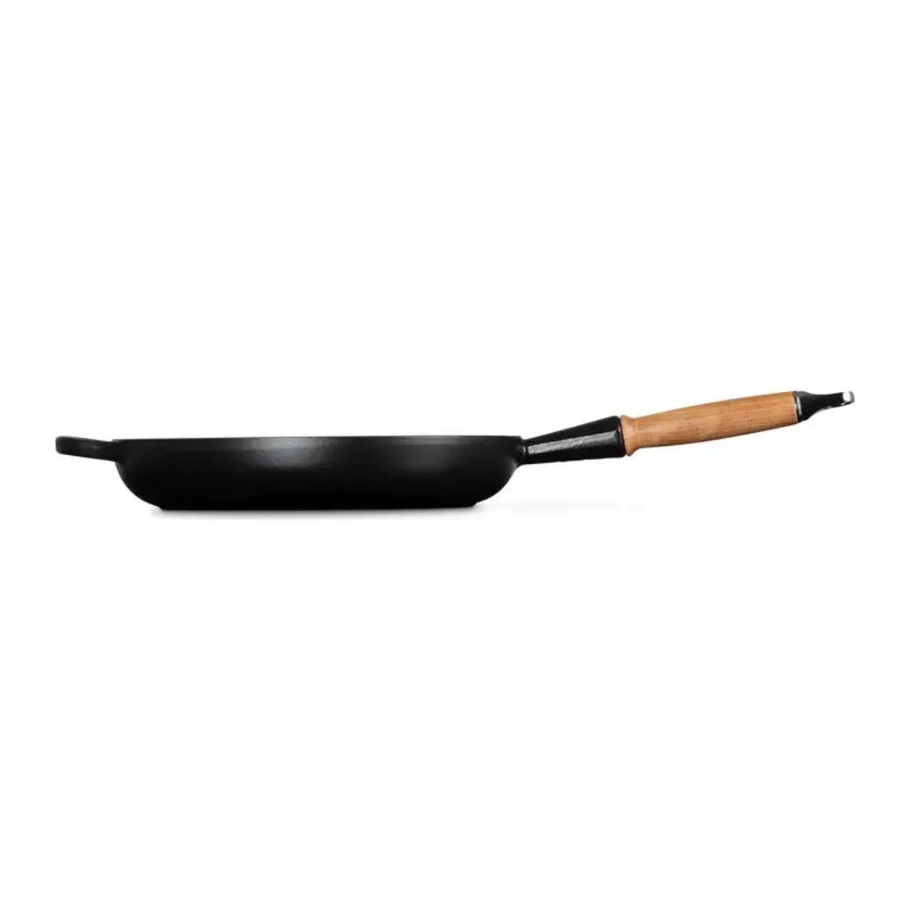 Le Creuset 20258280000422, low side view showing the shallow depth