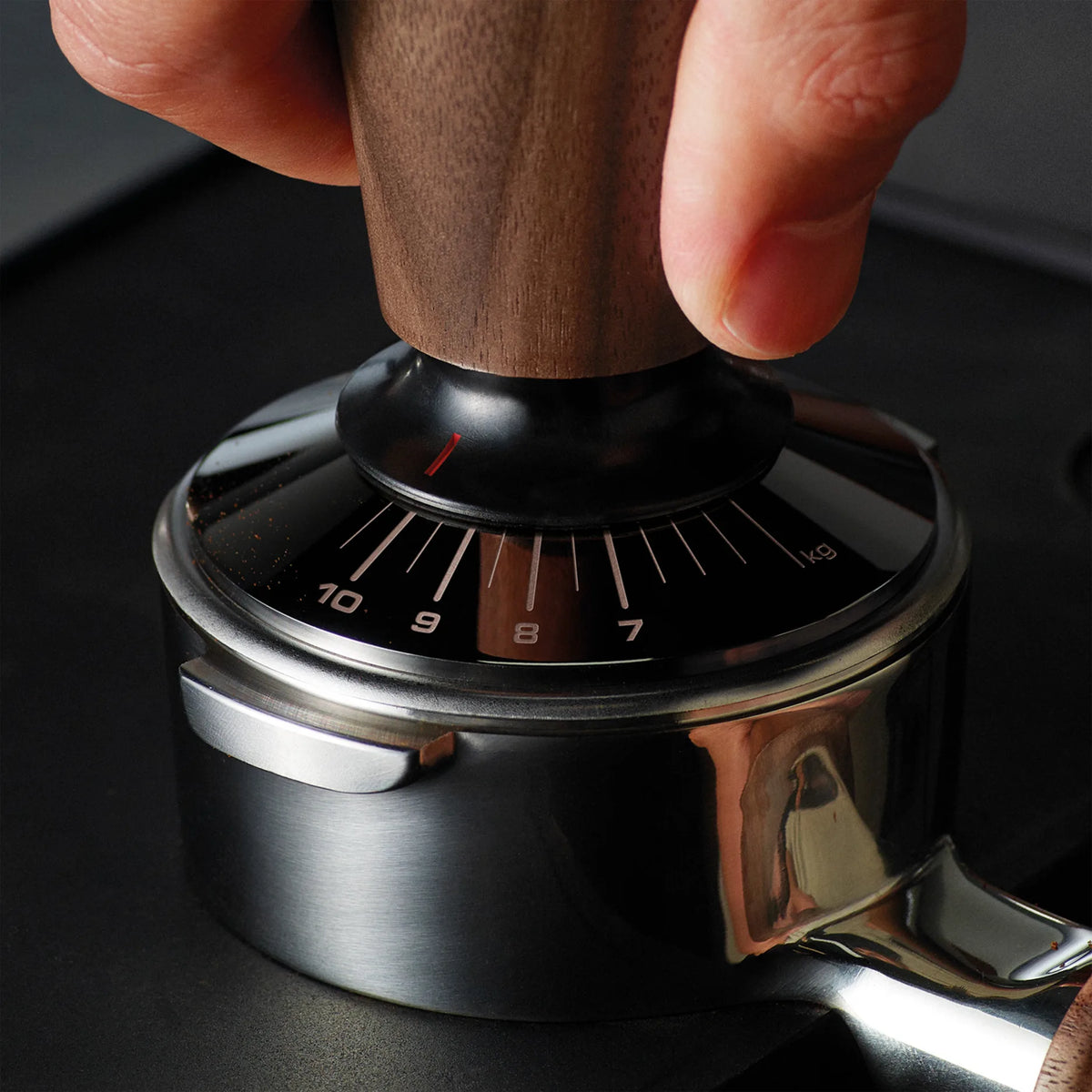 Sage Craft Collection SEA202WLW0ZEU1 Tamper, in use