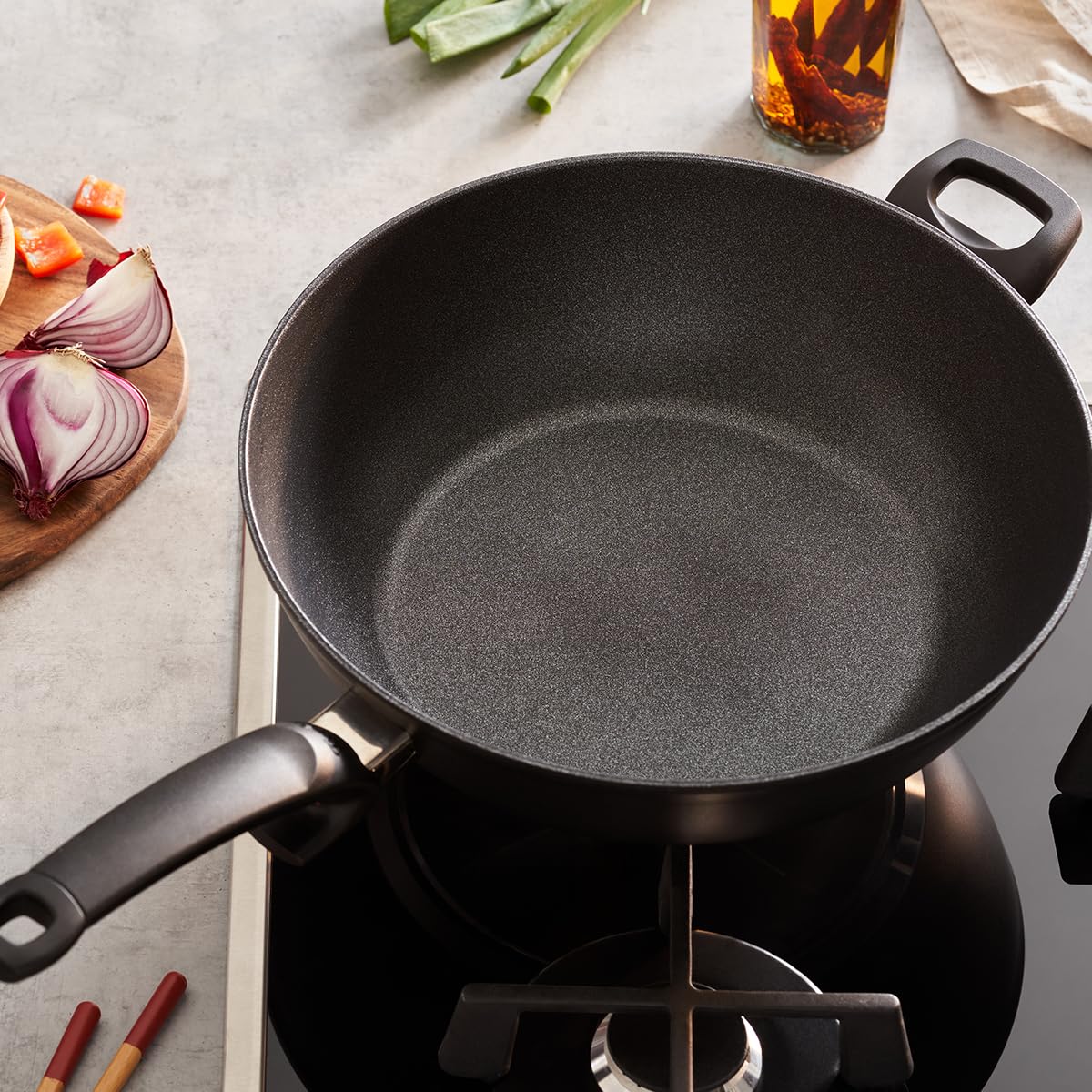 Fissler Adamant 100-800-32-100/0 Wok – 32 cm, 6 L, non-stick, Black