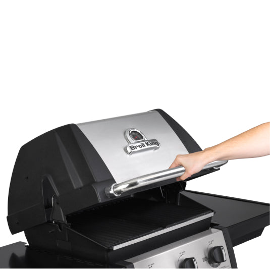 Broil King Monarch 320 834253 Gas Barbecue, opening the lid