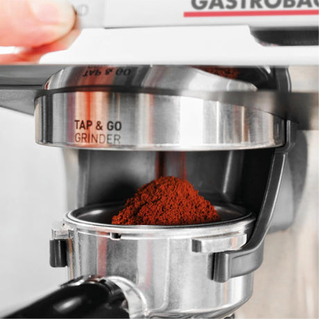 Gastroback Design Espresso Barista Pro 42616 Espresso Machine, grinding into the portafilter