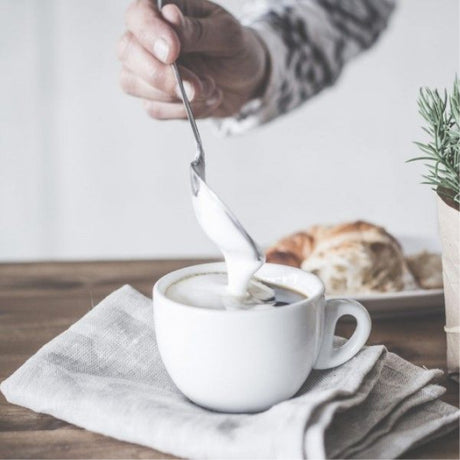 Gastroback Latte Magic 42326 Milk Frother in Black, pouring frothed milk