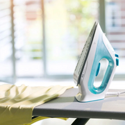 Braun TexStyle 3 Steam Iron SI 3041 GR in turquoise and white, featuring a FreeGlide 3D ceramic soleplate and precision tip.