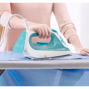 Braun TexStyle 3 Steam Iron SI 3041 GR in turquoise and white, featuring a FreeGlide 3D ceramic soleplate and precision tip.
