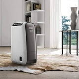 De'Longhi DNS65, standing on a rug in a living room