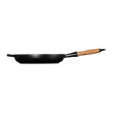Le Creuset 20258280000422, low side view showing the shallow depth