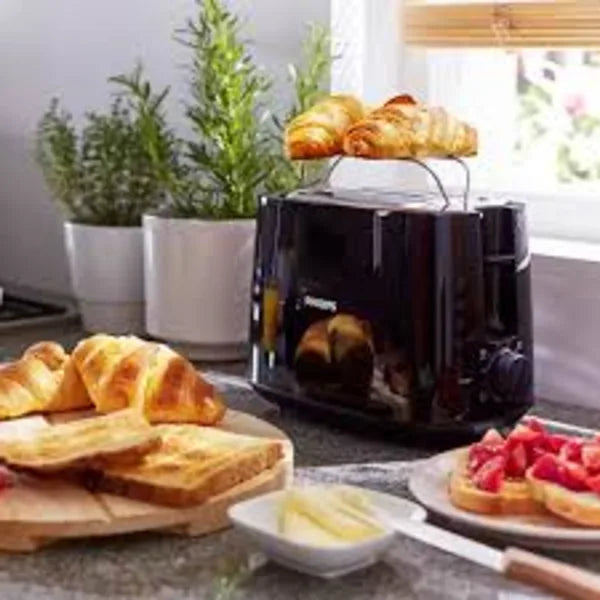 Philips HD2581/00 Toaster in Black, in a room setting