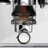 Sage SEA201NEU0ZEU1, in use on a grinder with coffee falling into the portafilter