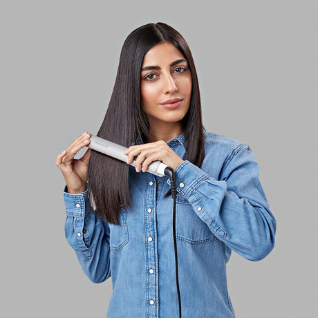 Remington Hydraluxe S8901 Hair Straightener, in use