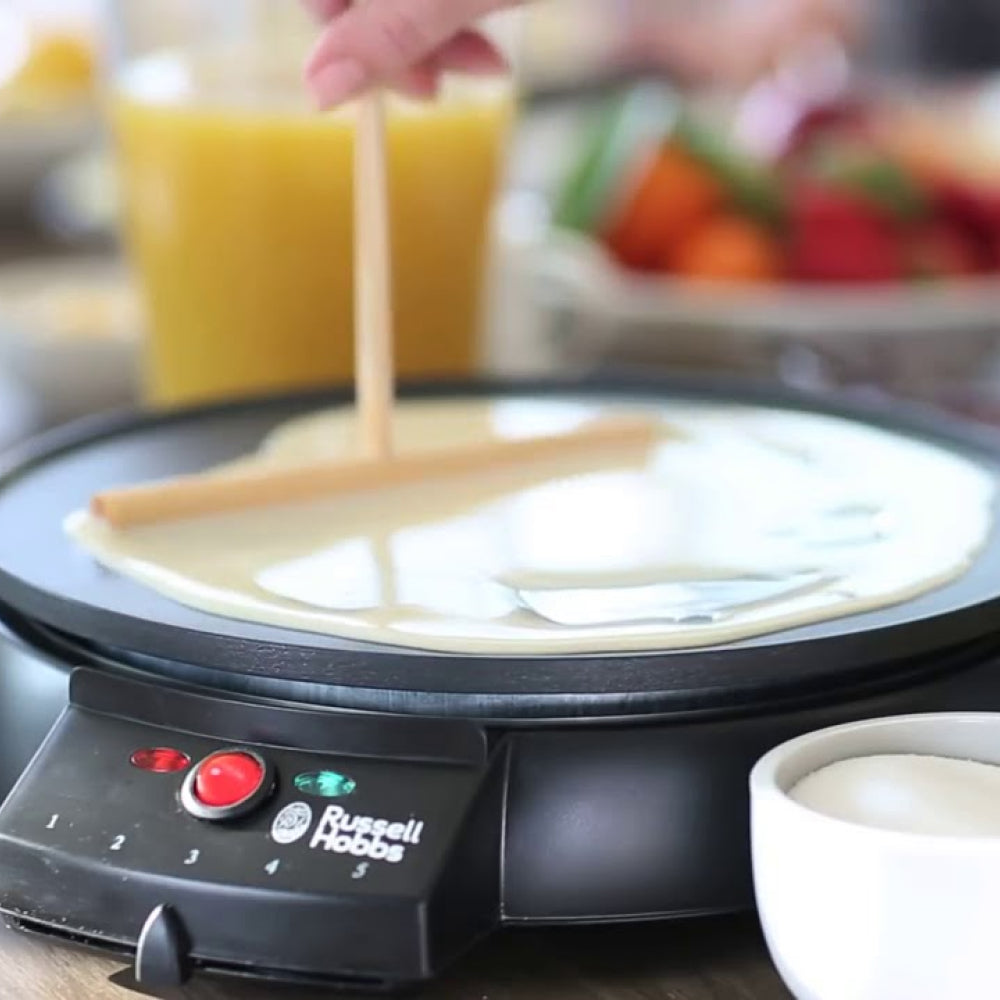 Russell Hobbs Fiesta 20920-56 Crepe Maker in Black, making a crepe